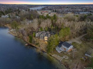 190 Lake Shore Dr #1, Lake Orion, MI 48362