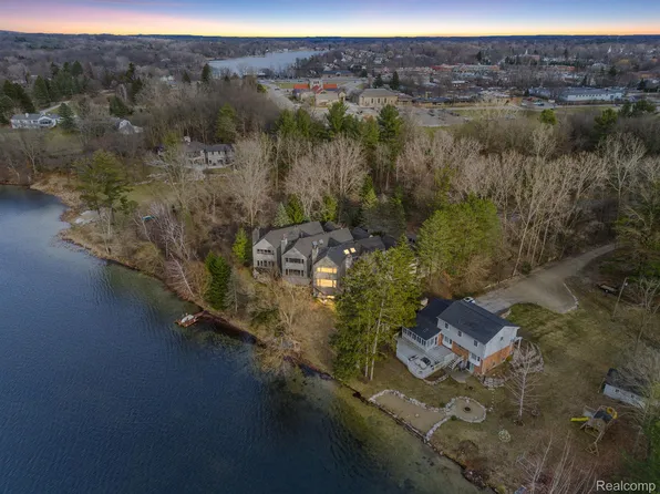 190 Lake Shore Dr #1, Lake Orion, MI 48362