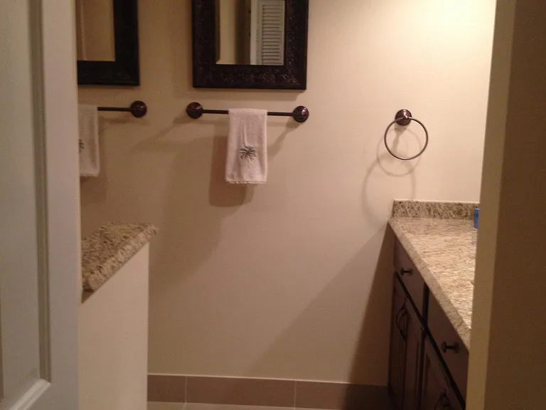 entrance into 2nd bathroom