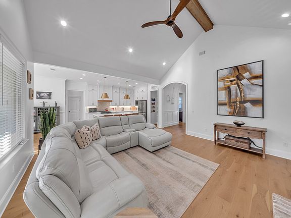 4th image of 3925 Loblolly Ln