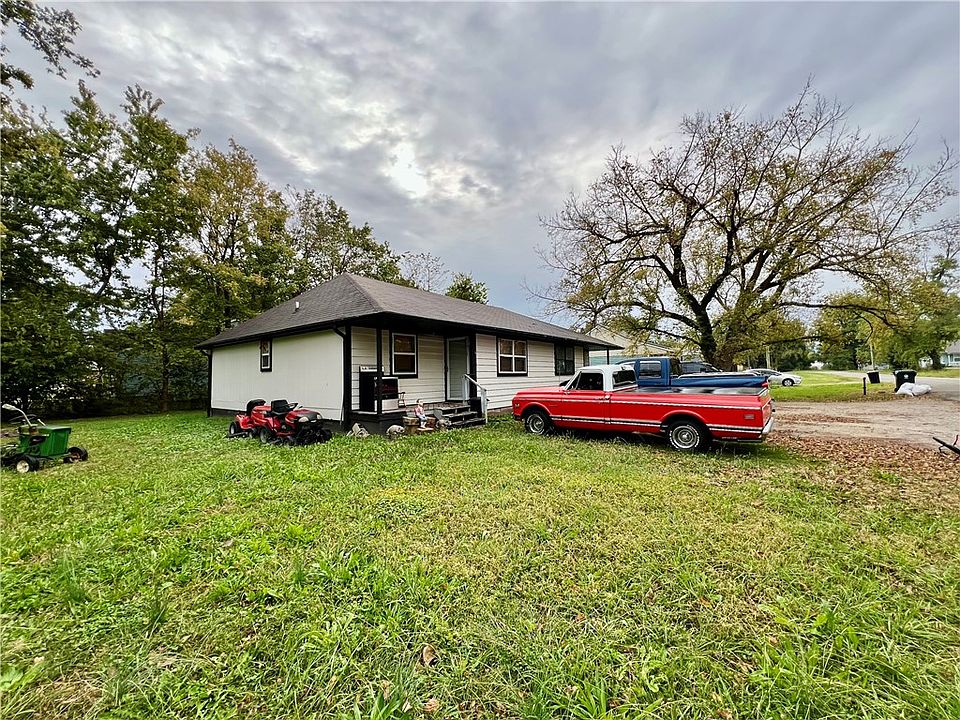 1st image of 601 Buell Pl