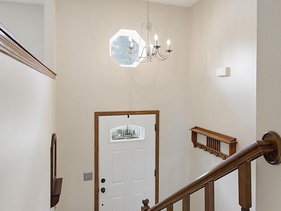 4th image of 1225 Douglas Court