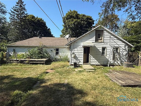 3rd image of 430 W 5th St