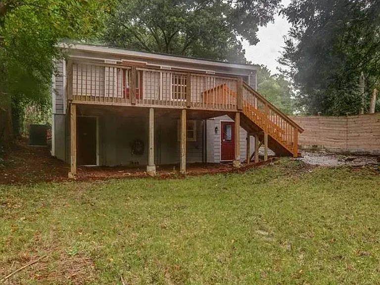 686 Center Hill Ave NW — Photo 14