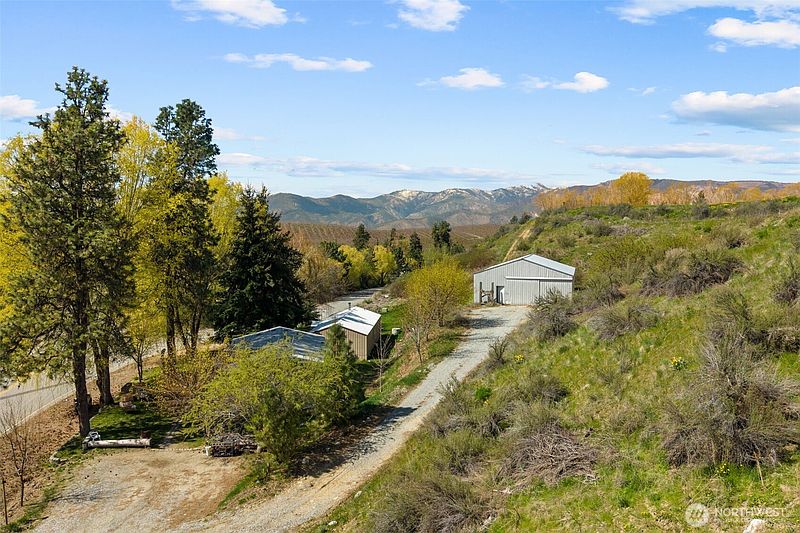 4th image of 762 Boyd Loop Road