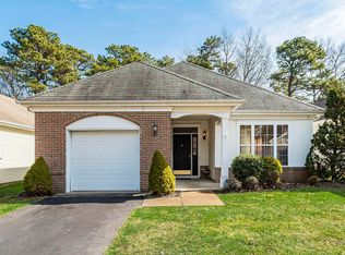35 Amberwinds Ct, Lakewood, NJ 08701