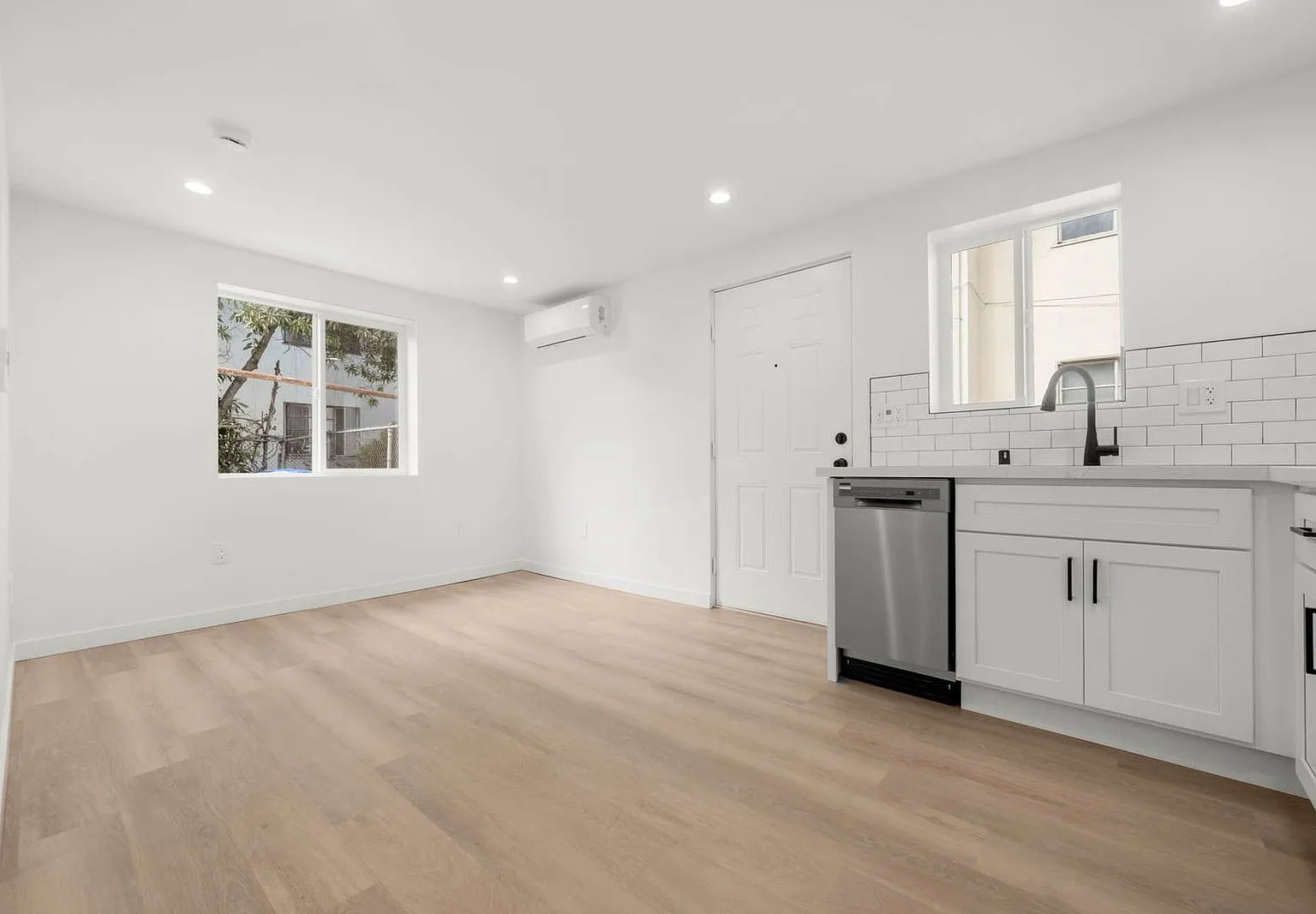 1 bed, 1.0 bath, 400 sqft, $1,472 — Photo 4