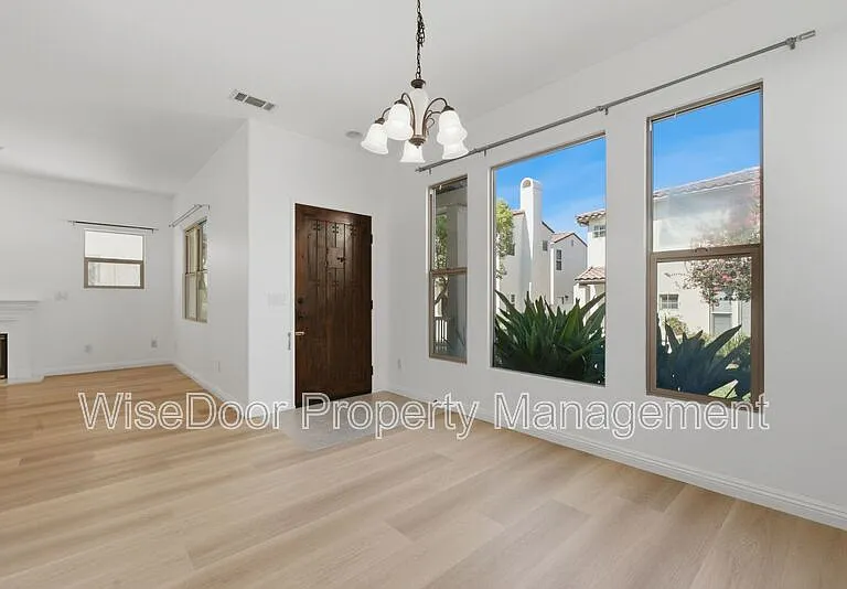 1087 Waterfall Way — Photo 7