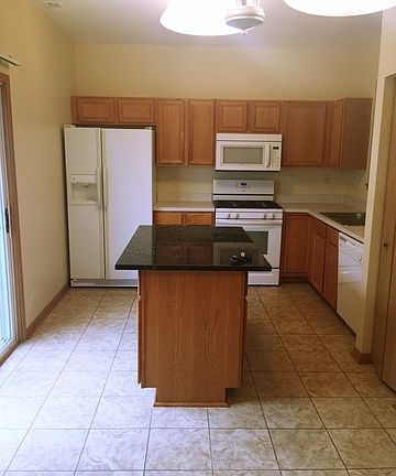 5th image of 1616 Fieldstone Dr N #1616
