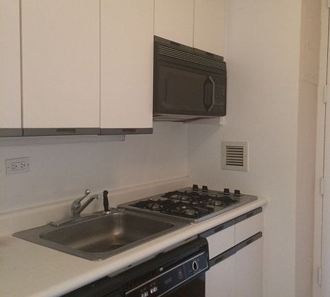 4th image of 500 W 43rd St APT 14G