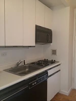 Rented by Fischer Group Realty, LLC | media 25