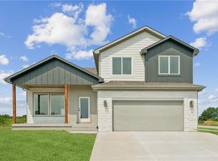 2200 SE Oak Ridge Dr, Oak Grove, MO 64075