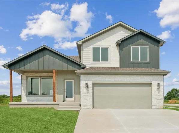 2200 SE Oak Ridge Dr, Oak Grove, MO 64075
