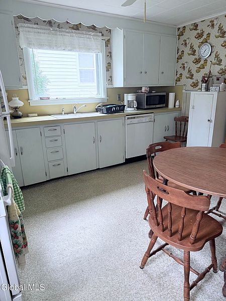 3rd image of 184 S Kingsboro Avenue