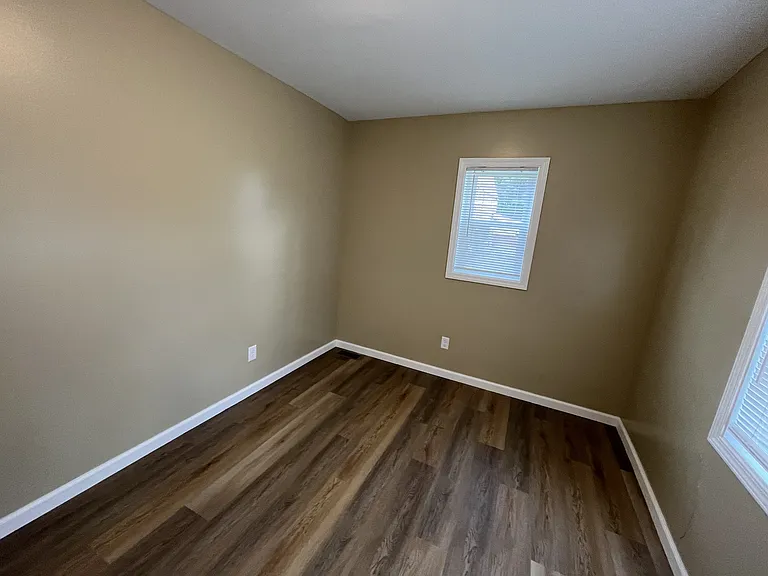 425 Paul Ave — Photo 42