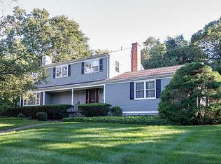 12 Heritage Rd, Barrington, RI 02806