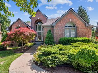 12417 Woodlands Ct, Plymouth, MI 48170