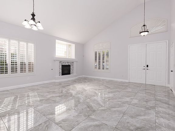 3rd image of 450 Baldur Run St