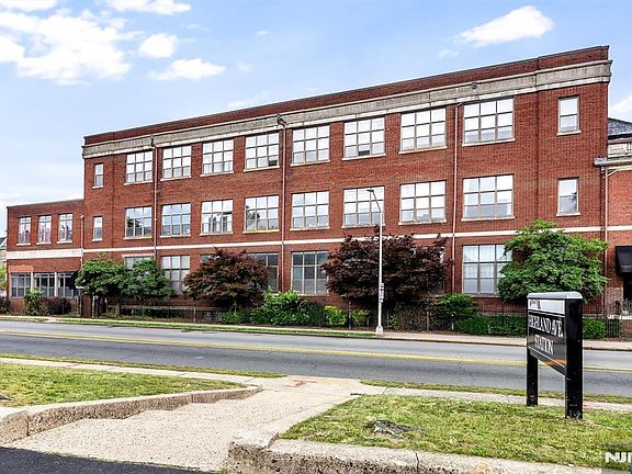 3rd image of 350 Scotland Rd APT 106