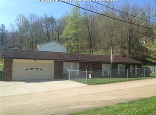 215 Lee St, Poca, WV 25159