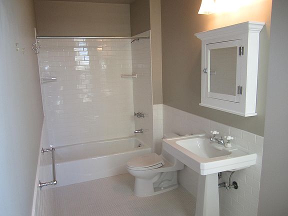 5th image of 318 Frederick St APT 2