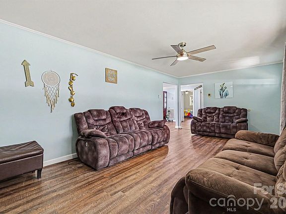 4th image of 953 Twin Lakes Rd