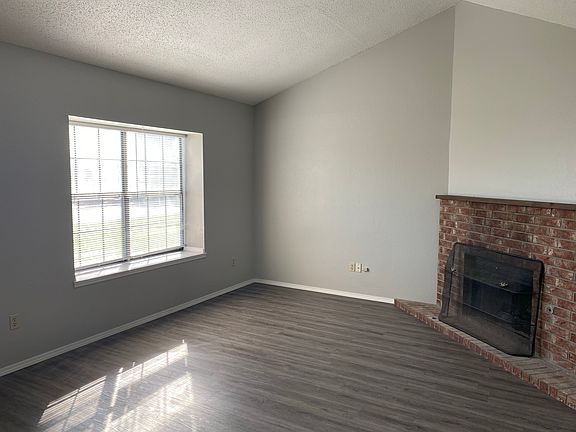 4th image of 1124-1126 S 25th Pl #2B-2BA-1224SQFT