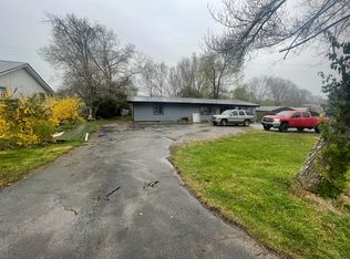 322 W Church St, Burkesville, KY 42717