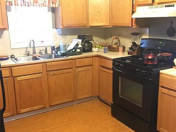 3rd image of 133 Burch Ave #2