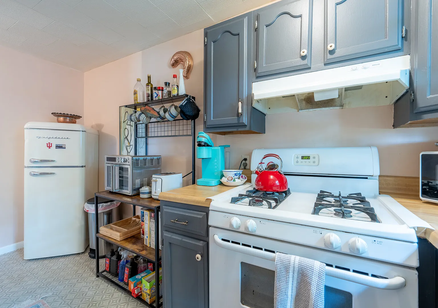 Boho-Chic #3 - Roku, Fireplace, W/D, Keurig, Dog-Friendly, Fenced Yard — Photo 4