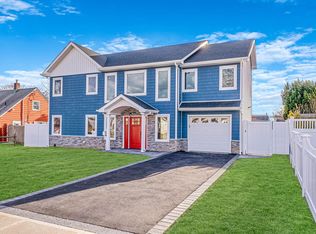 72 Crescent Ln, Levittown, NY 11756