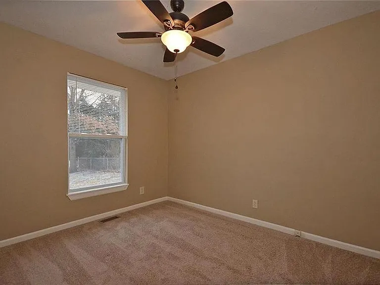 6130 NE Vivion Rd — Photo 11