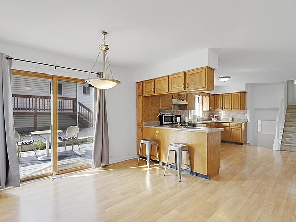 3rd image of 16024 Forest Ave
