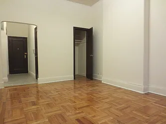 Rented by Robyn Lee, LREB