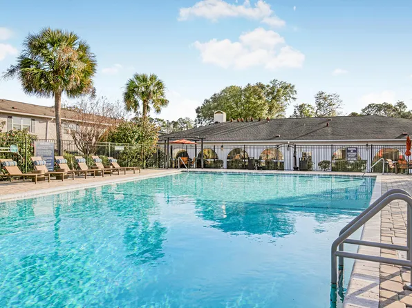 Crescent Place Apartments and Townhomes