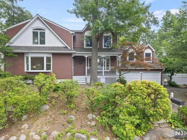 331 Hickory St, Washington Township, NJ 07676