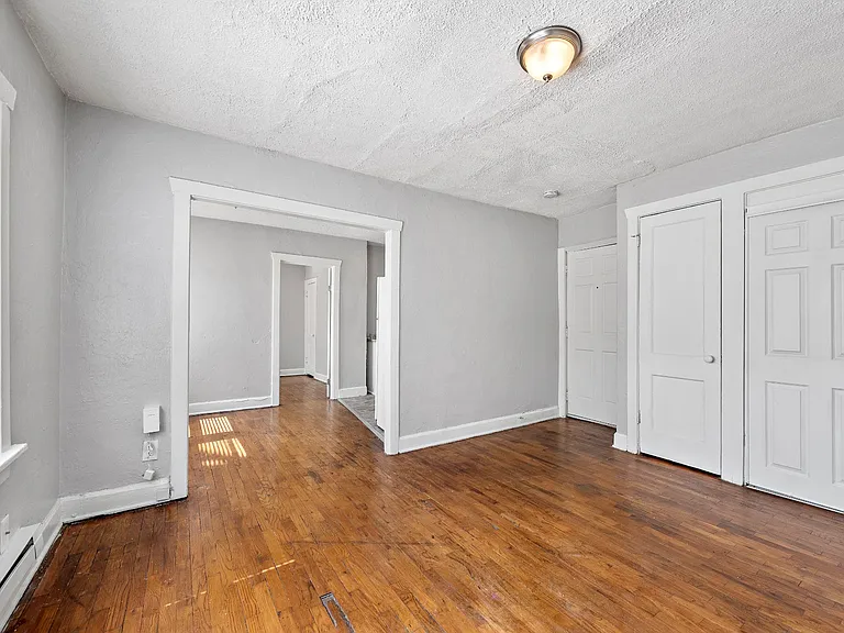3933 Charlotte St — Photo 18