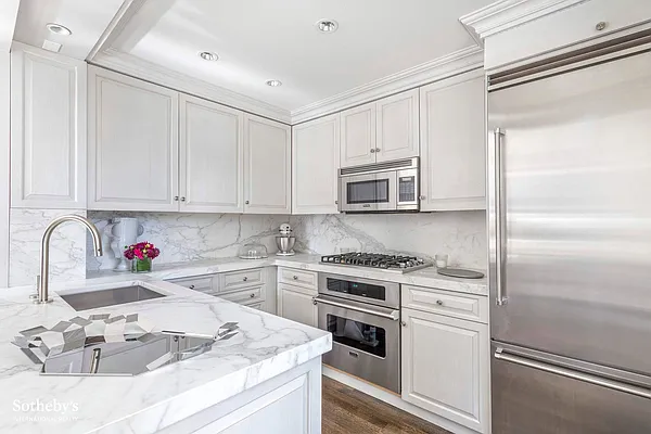 Sold by Sotheby's International Realty | media 8