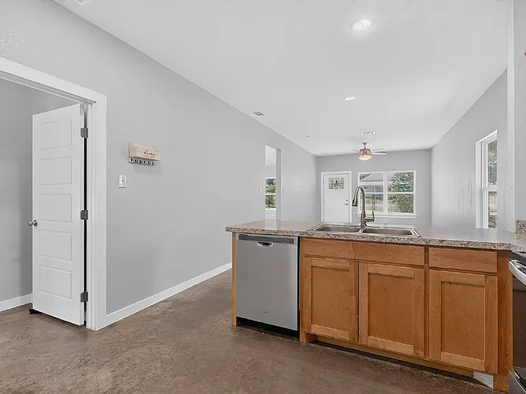 213 S Baugh St — Photo 9