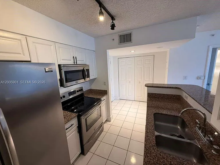 1155 Brickell Bay Dr #606 — Photo 11