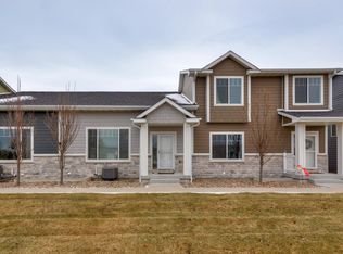 541 10th St, Waukee, IA 50263