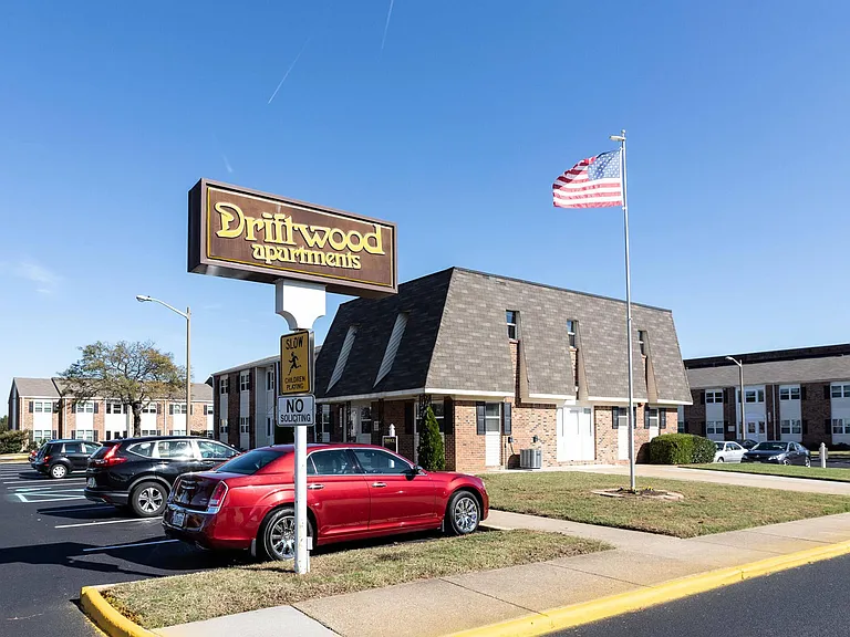 Driftwood Apartments — Photo 17