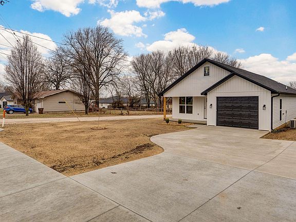 3rd image of 1103 E Smith Street