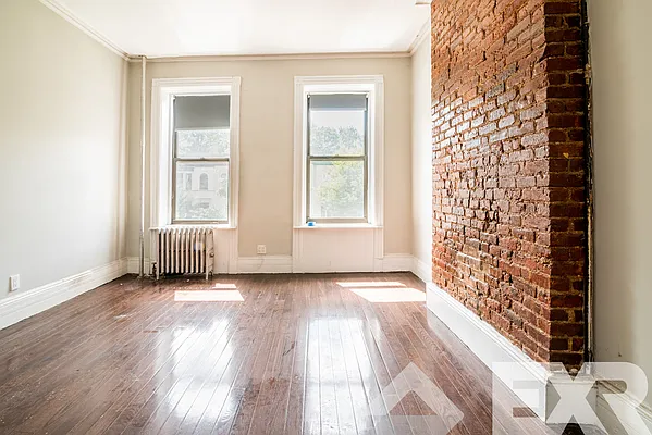 Rented by EXR | media 9