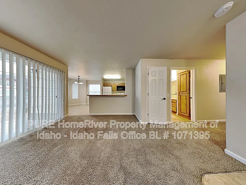 3 bed, 2.0 bath, 1100 sqft, $1,250 — Photo 4