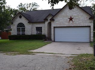 507 Lueders Ln, Smithville, TX 78957