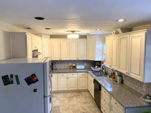 1134 Kathy Ln, Lewisville, TX 75067