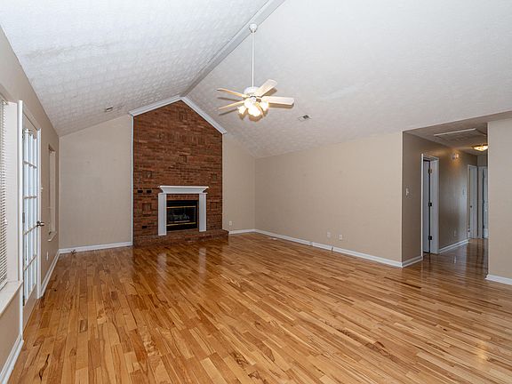 5th image of 812 Somerset Dr
