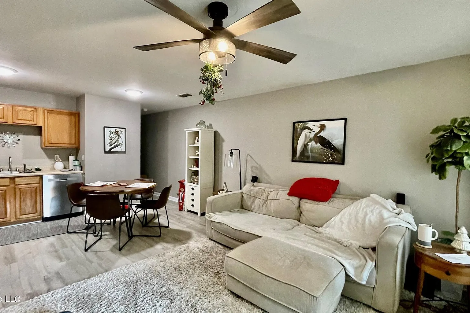 2 bed, 900 sqft, $1,250 — Photo 2