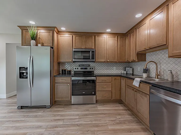 1628 E Blackford Ave — Photo 8